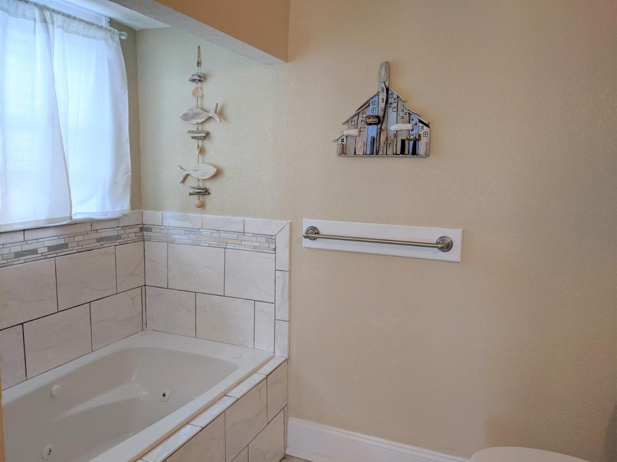 2508 Beach Rd, Semi-Oceanfront, Pool/Hot Tub Nags Head Exterior photo